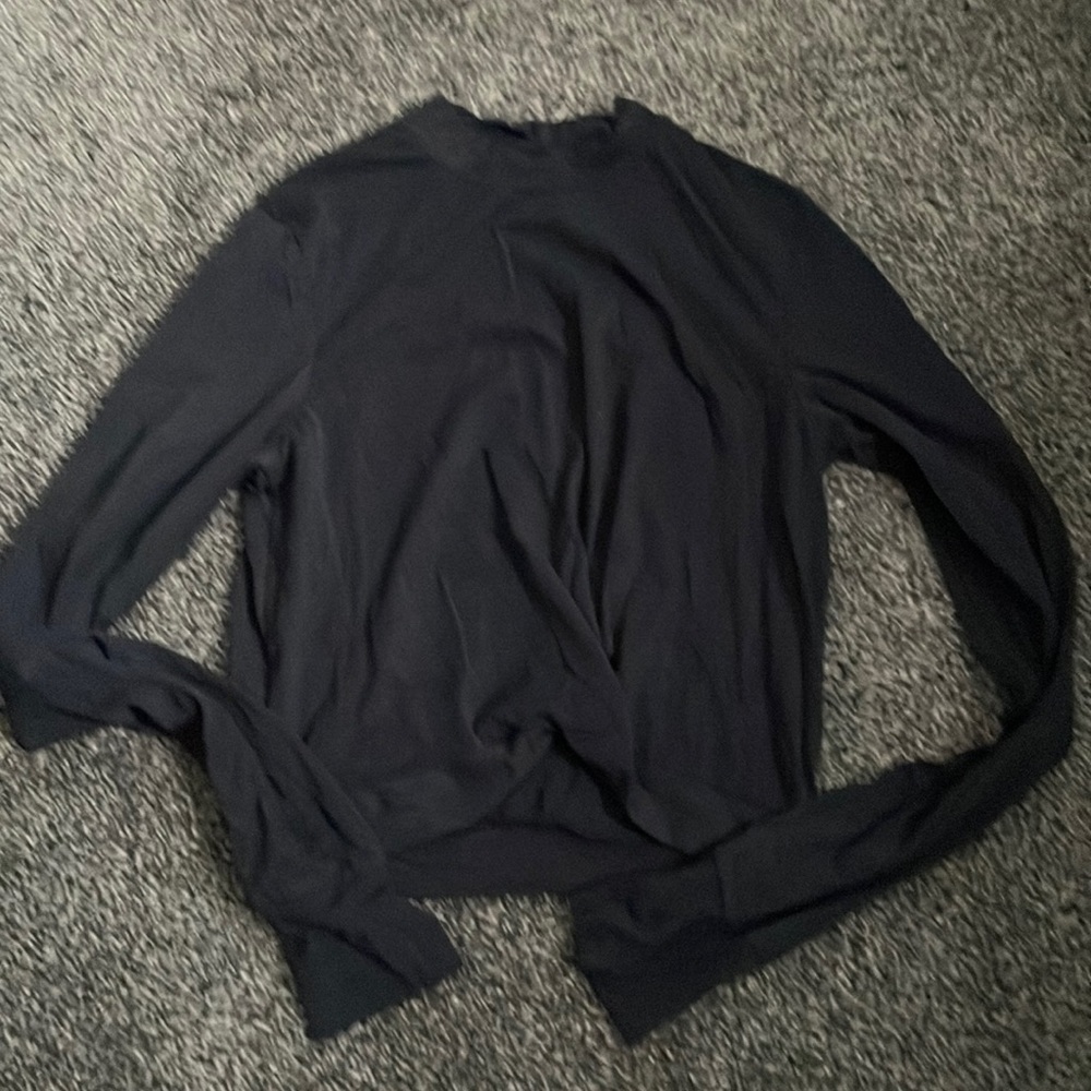Buff bunny knotty long sleeve crop top